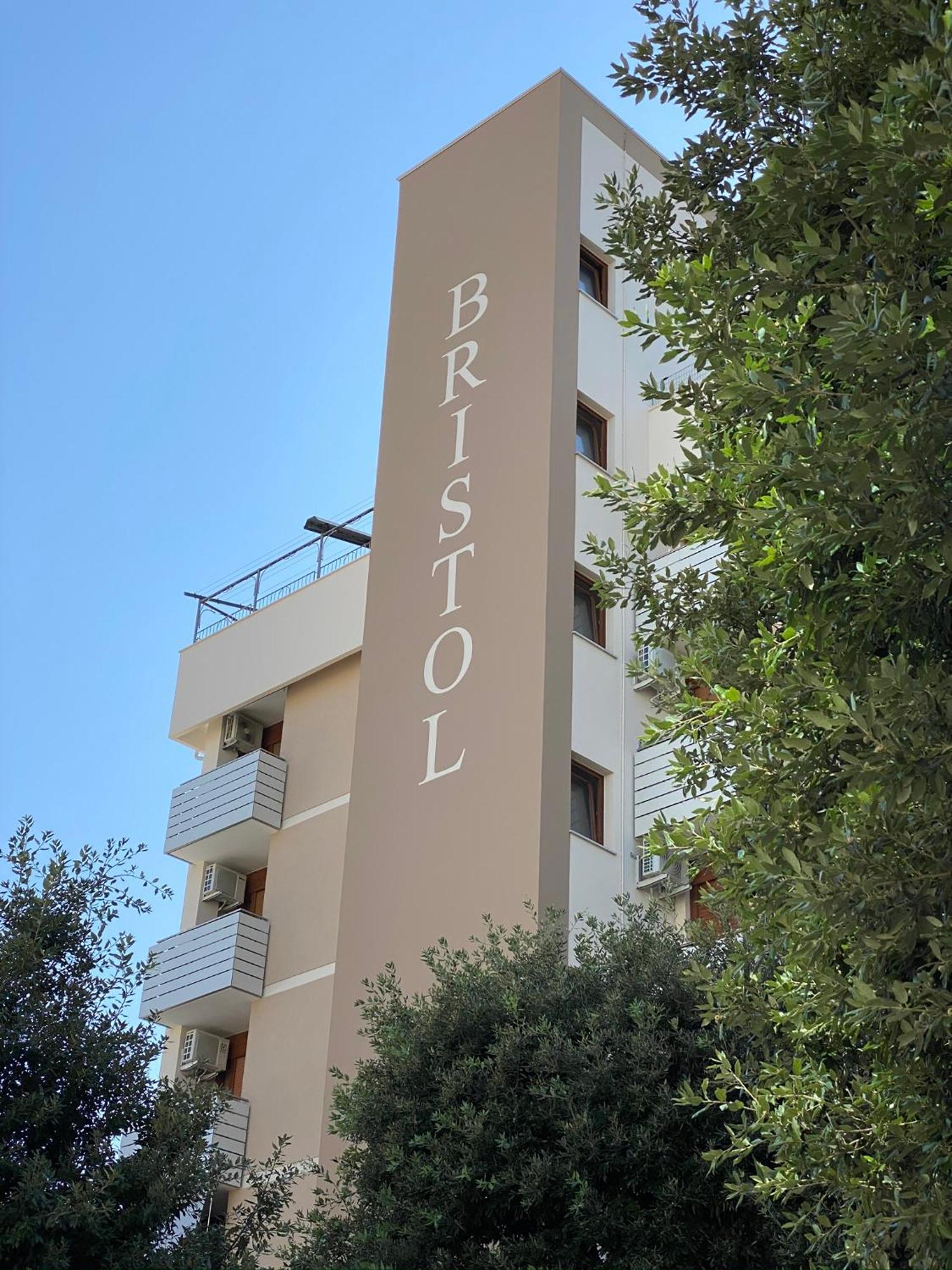 Residence Bristol Bibione Buitenkant foto